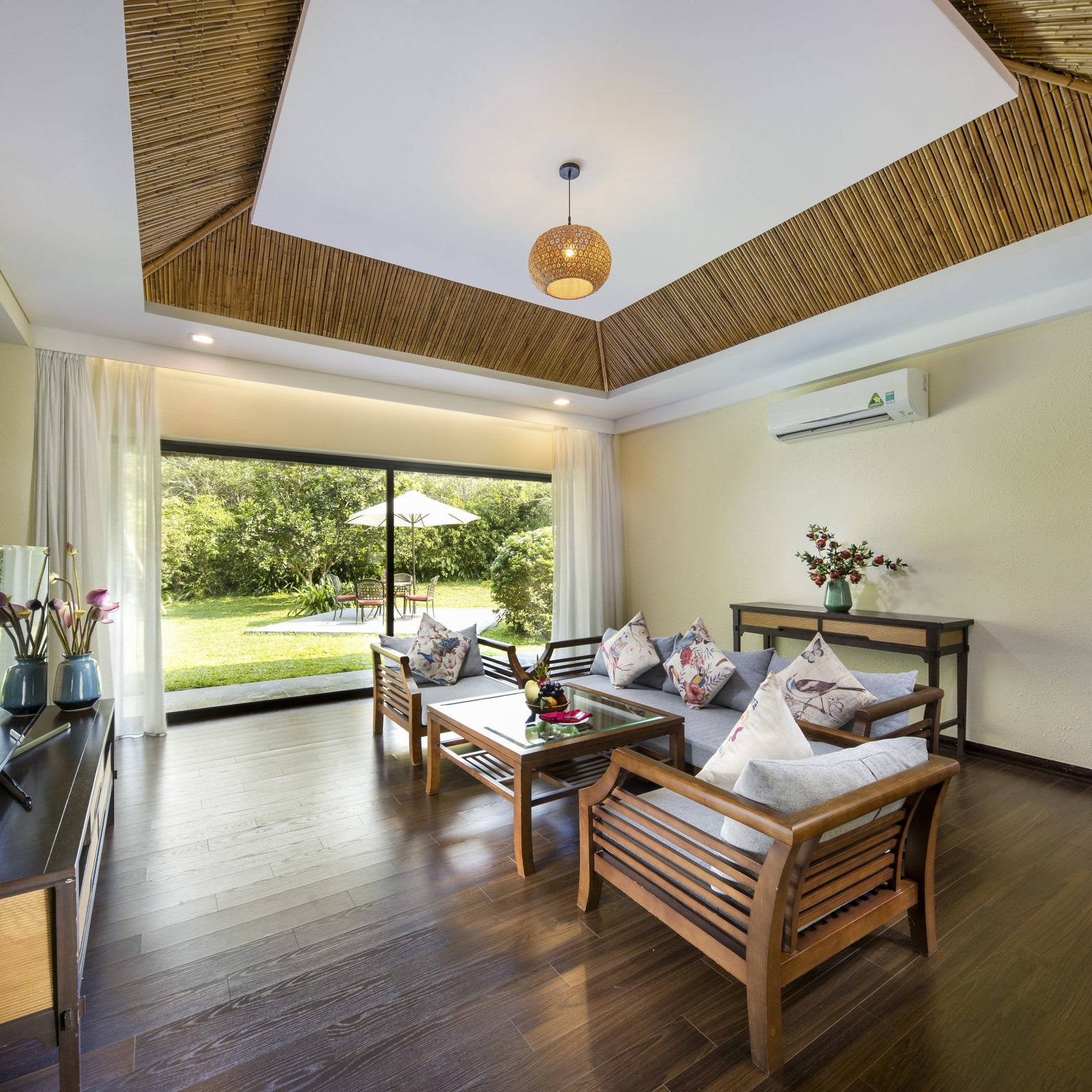 GARDEN VILLA